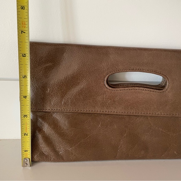 HOBO International large brown leather clutch. - Picture 6 of 8